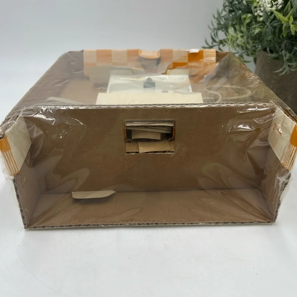 GE‎ Vintage 1960's Model 2199, White Wall Clock Plastic in original packaging